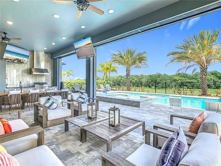 Image No.95-10 Bed Property for sale