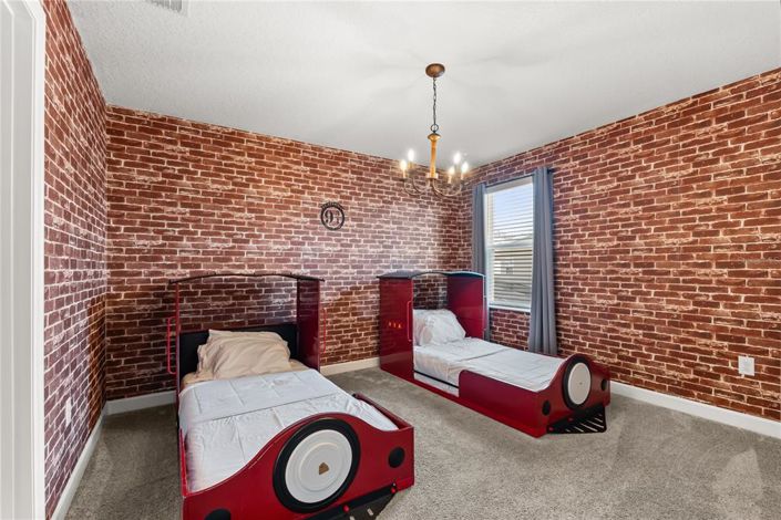 Image No.17-9 Bed Property for sale