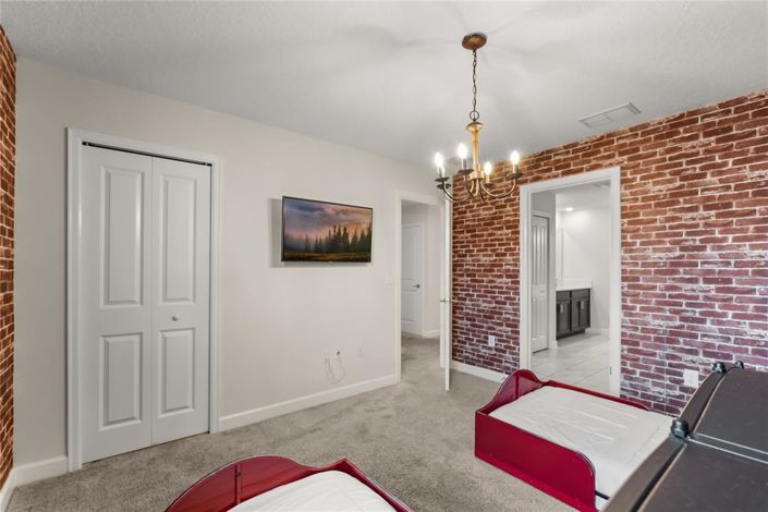 Image No.18-9 Bed Property for sale