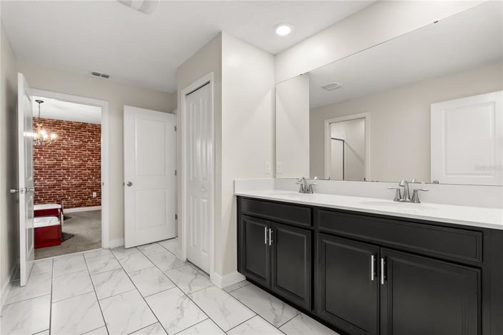 Image No.19-9 Bed Property for sale