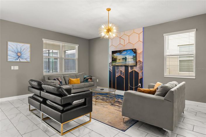 Image No.7-9 Bed Property for sale