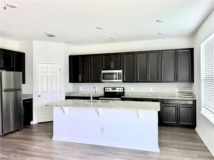 Image No.3-3 Bed Property for sale