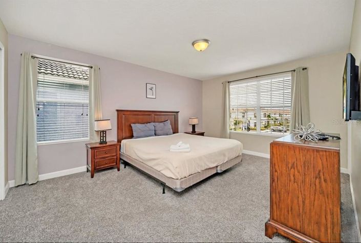 Image No.17-6 Bed Property for sale