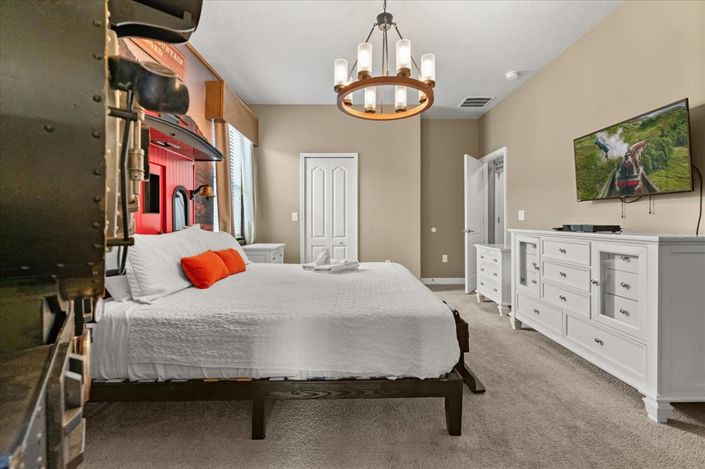 Image No.16-8 Bed Property for sale