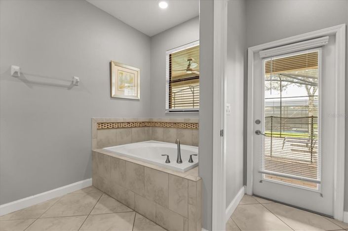 Image No.18-8 Bed Property for sale