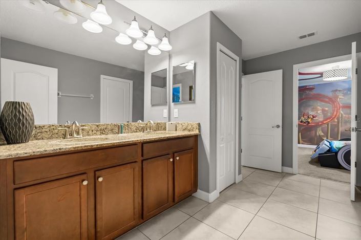 Image No.28-8 Bed Property for sale