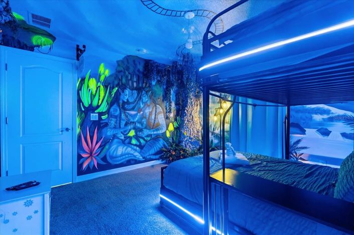 Image No.43-8 Bed Property for sale