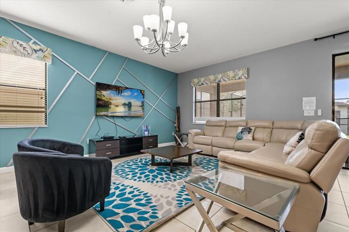 Image No.65-8 Bed Property for sale