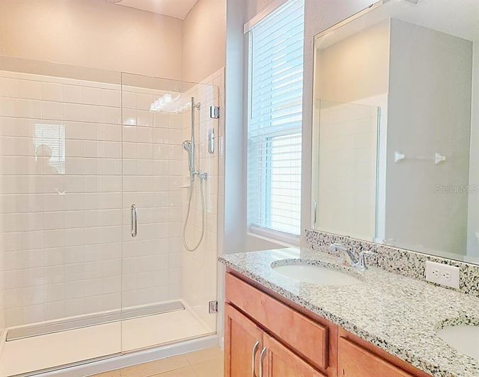 Image No.12-4 Bed Property for sale