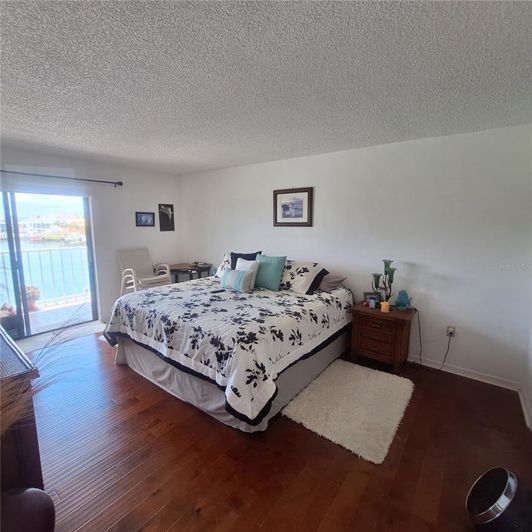 Image No.9-2 Bed Property for sale