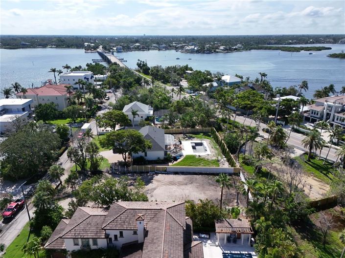 Image No.10-7 Bed Property for sale