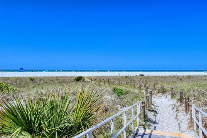 Image No.24-7 Bed Property for sale