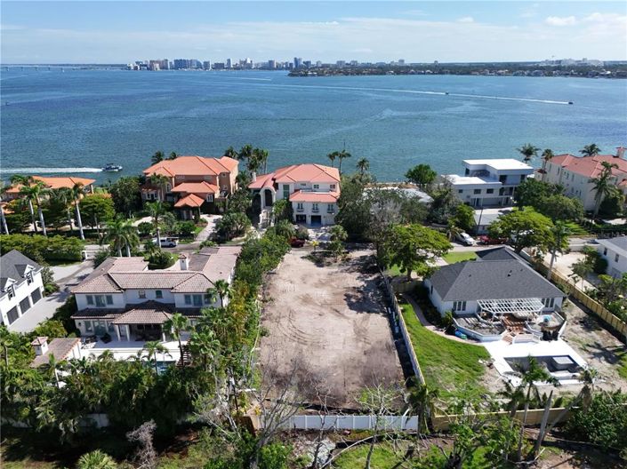 Image No.6-7 Bed Property for sale