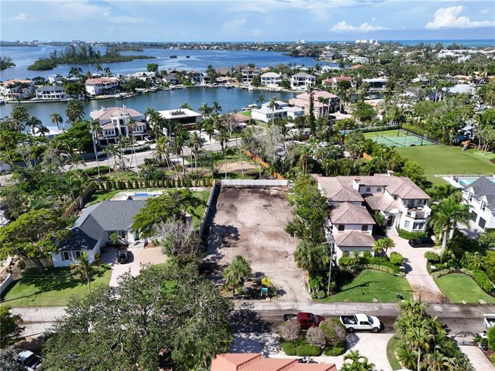 Image No.9-7 Bed Property for sale