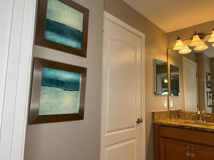 Image No.17-4 Bed Townhouse for sale