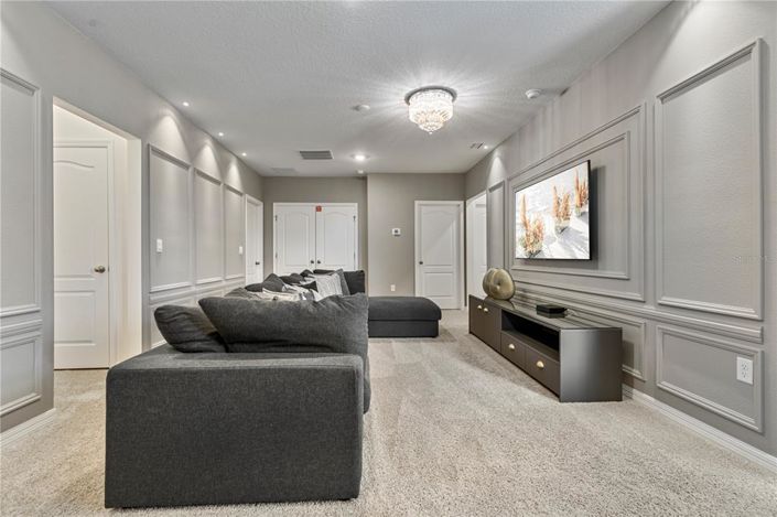 Image No.20-6 Bed Property for sale