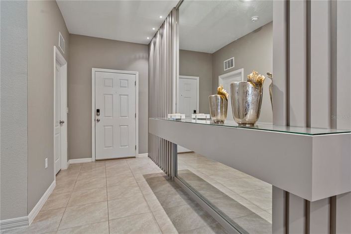 Image No.26-6 Bed Property for sale