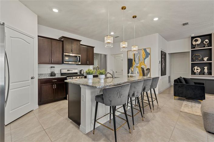 Image No.30-6 Bed Property for sale