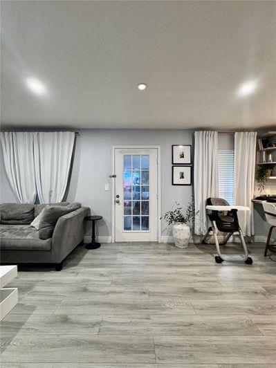 Image No.16-6 Bed Property for sale