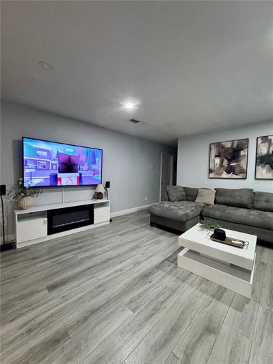 Image No.18-6 Bed Property for sale