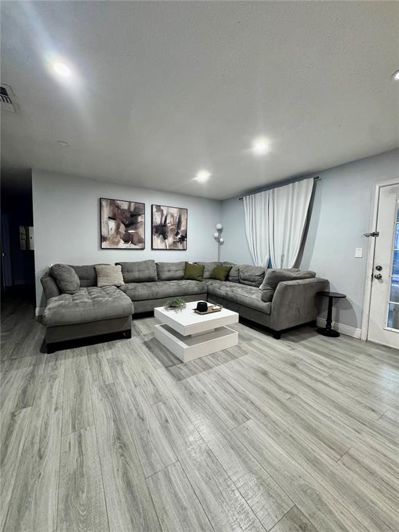 Image No.19-6 Bed Property for sale