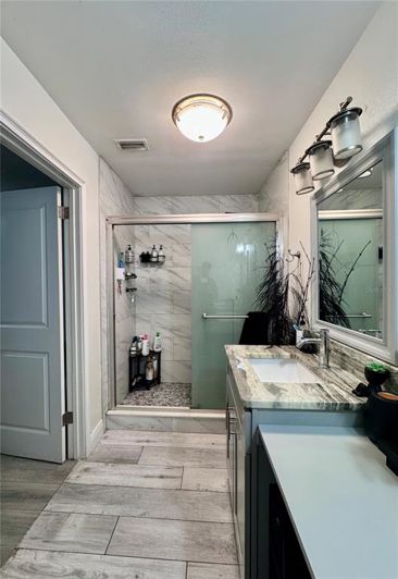 Image No.22-6 Bed Property for sale