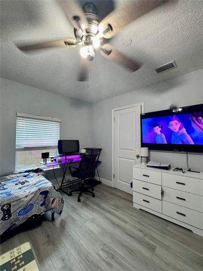 Image No.27-6 Bed Property for sale