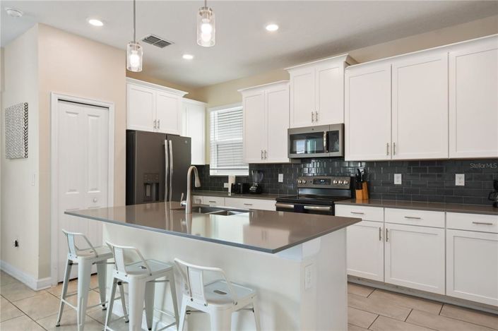 Image No.20-5 Bed Property for sale