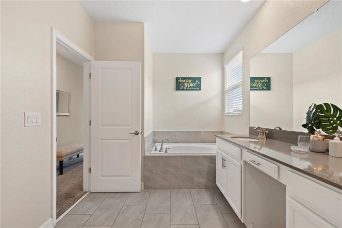 Image No.40-5 Bed Property for sale