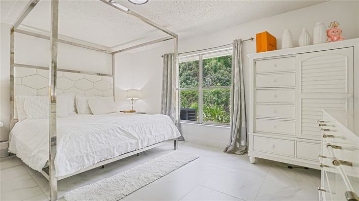 Image No.17-3 Bed Property for sale