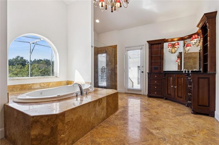 Image No.20-4 Bed Property for sale