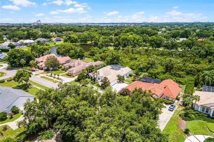 Image No.65-4 Bed Property for sale