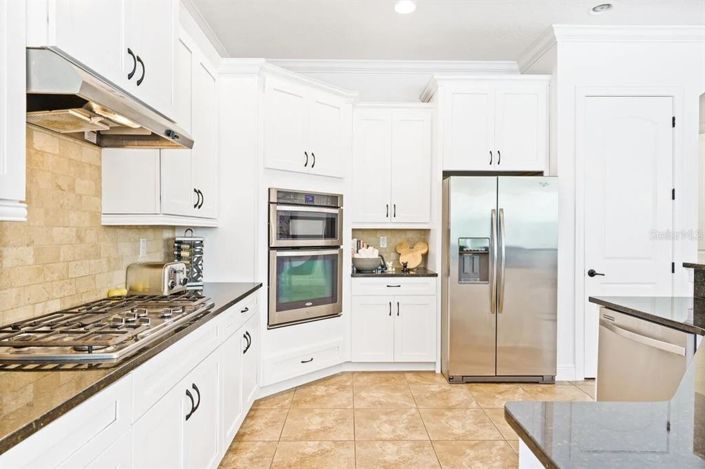 Image No.12-5 Bed Property for sale