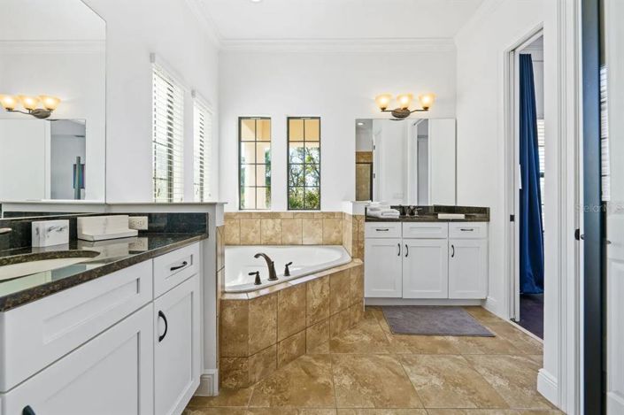 Image No.65-5 Bed Property for sale