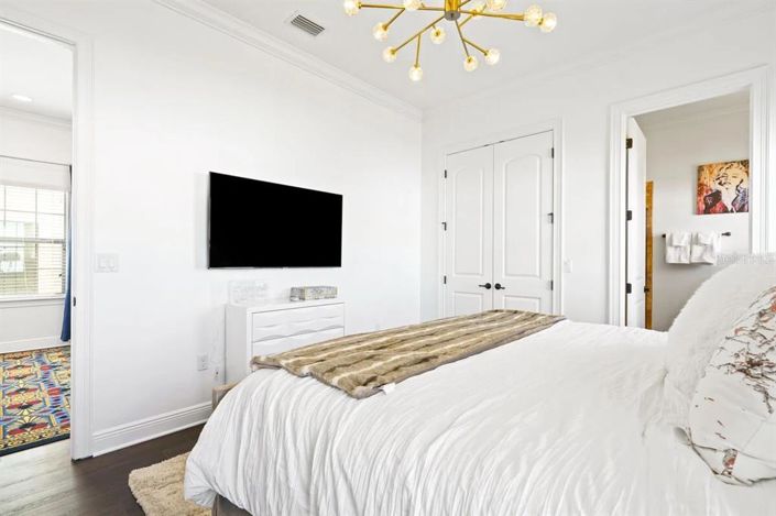 Image No.67-5 Bed Property for sale