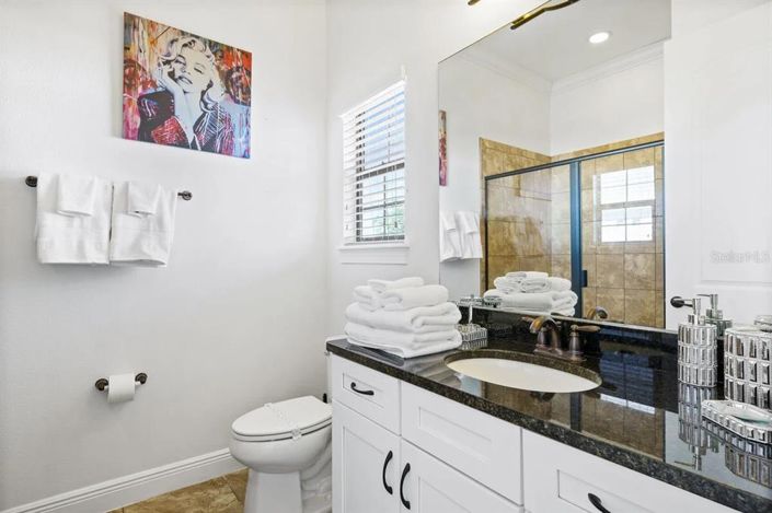 Image No.68-5 Bed Property for sale