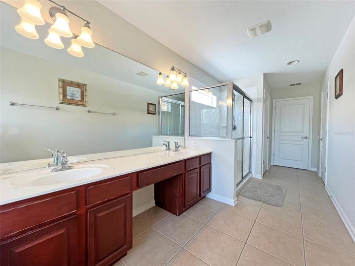 Image No.15-6 Bed Property for sale