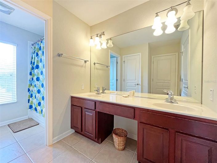 Image No.18-6 Bed Property for sale