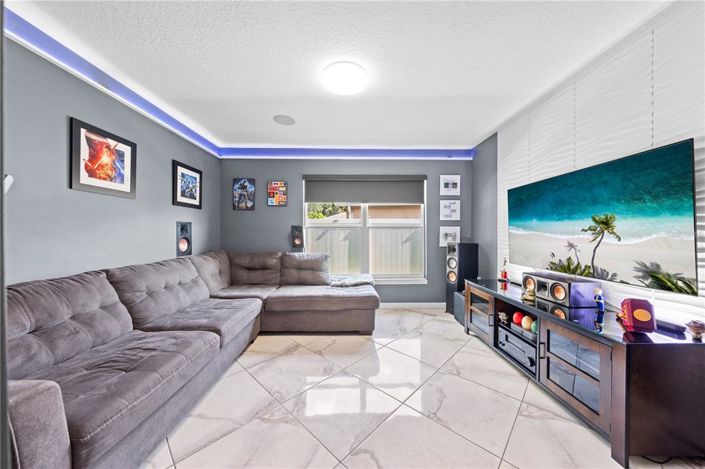 Image No.10-4 Bed Property for sale