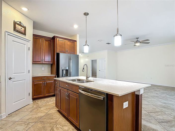 Image No.18-6 Bed Property for sale