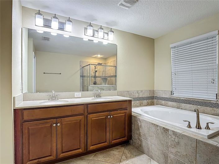 Image No.44-6 Bed Property for sale