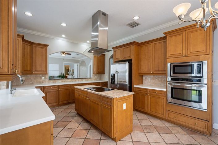 Image No.10-5 Bed Property for sale