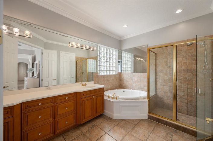 Image No.18-5 Bed Property for sale