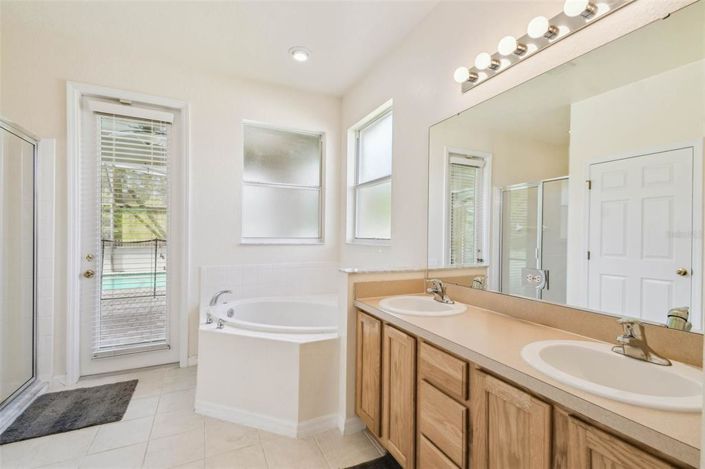 Image No.14-5 Bed Property for sale