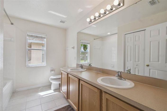 Image No.20-5 Bed Property for sale