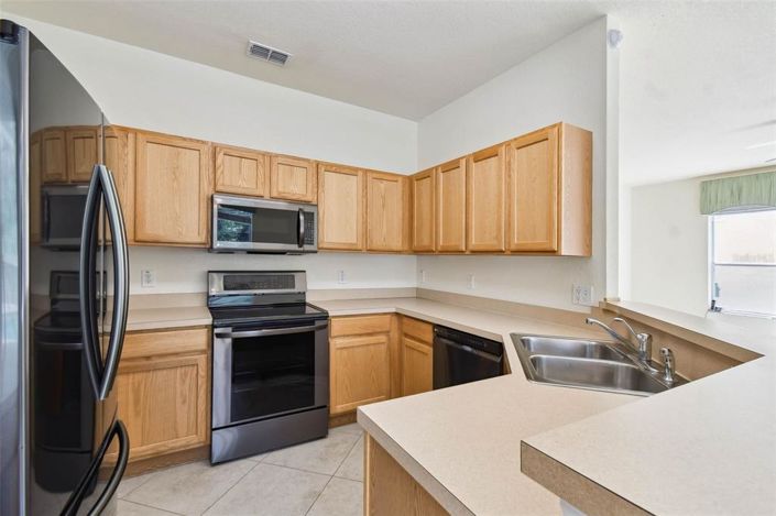 Image No.9-5 Bed Property for sale