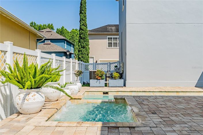 Image No.58-5 Bed Property for sale