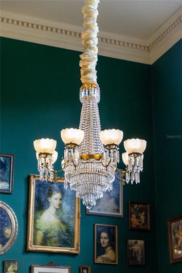 Image No.56-5 Bed Property for sale