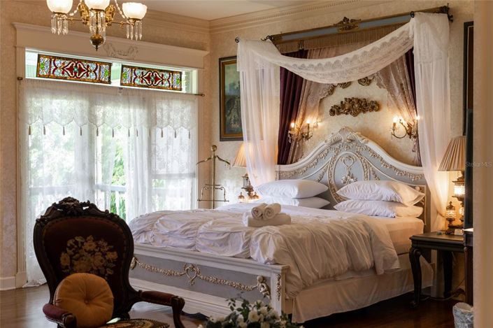 Image No.62-5 Bed Property for sale