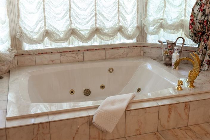 Image No.64-5 Bed Property for sale